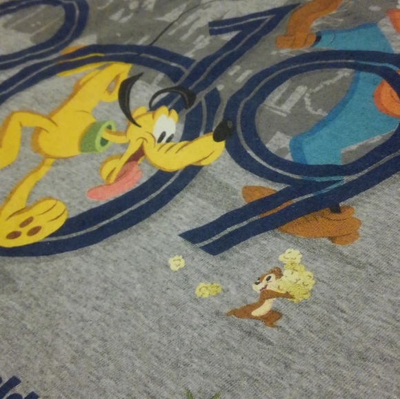 Walt Disney ✨ World 🌎 Shirt Pluto Goofy Mickey Mouse Chip N Dale 🐿️ 🍿 Medium - Picture 5 of 12